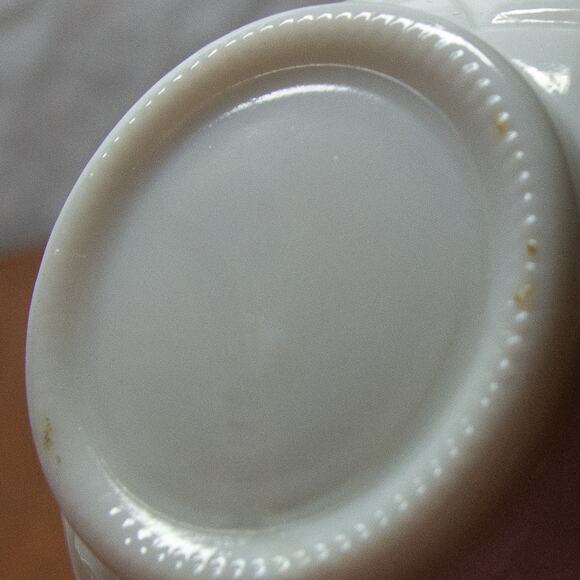 Vintage 60's RANDALL Quilted Diamond Milk Glass Vase 9" Mid-Century Modern Decor - Picture 4 of 4
